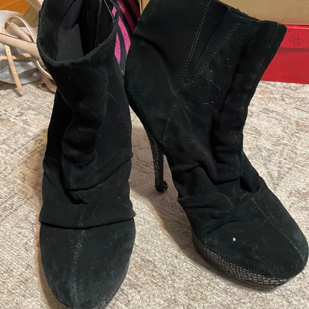 Suade boot heel